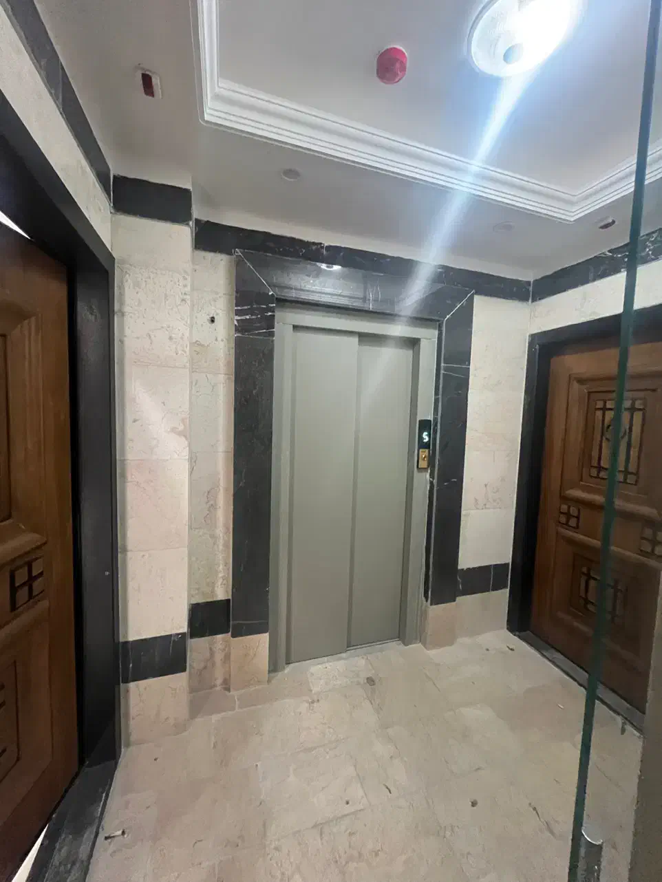 ۱۳۰ متر ۳ خواب عیوض خانی به رزاقی