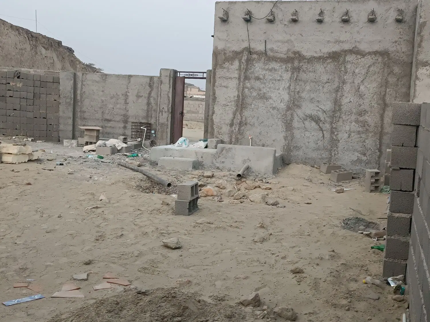 زمین فروشی دارای یک اتاق