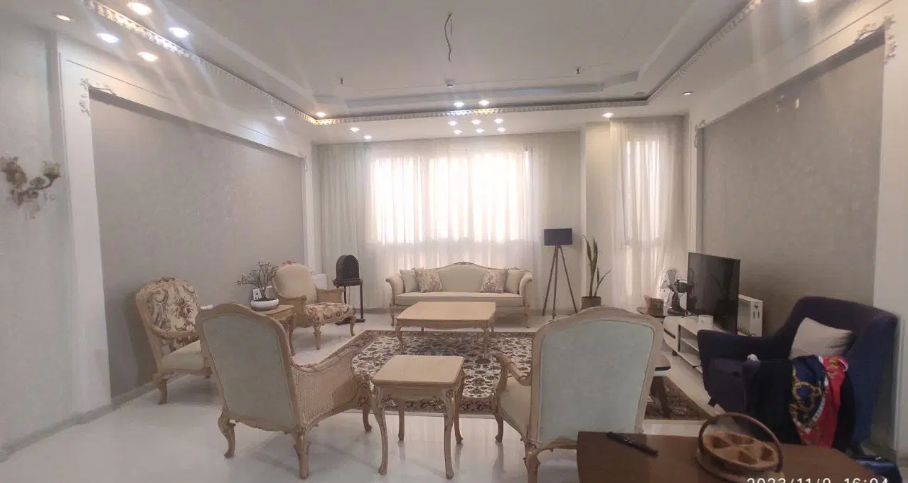 آپارتمان ۱۳۰ متری، فول امکانات، غرق نور