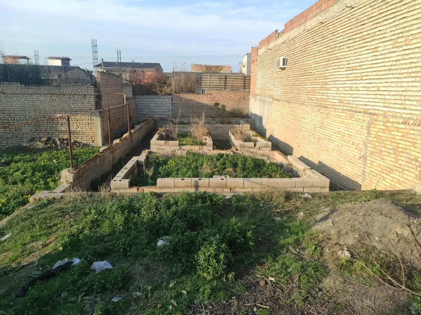 زمین مسکونی دارای نقشه و پروانه
