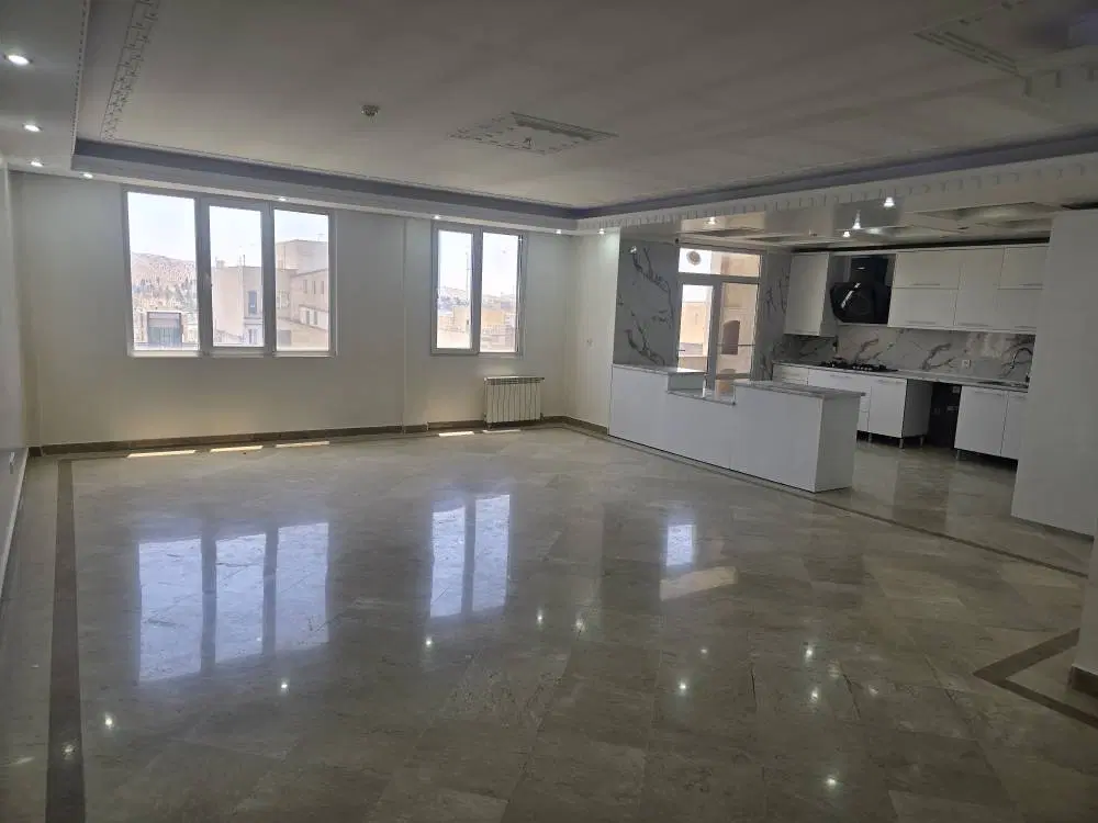 ۱۳۵ متر فول ۱۰ سال با ۳ پارکینگ سندی