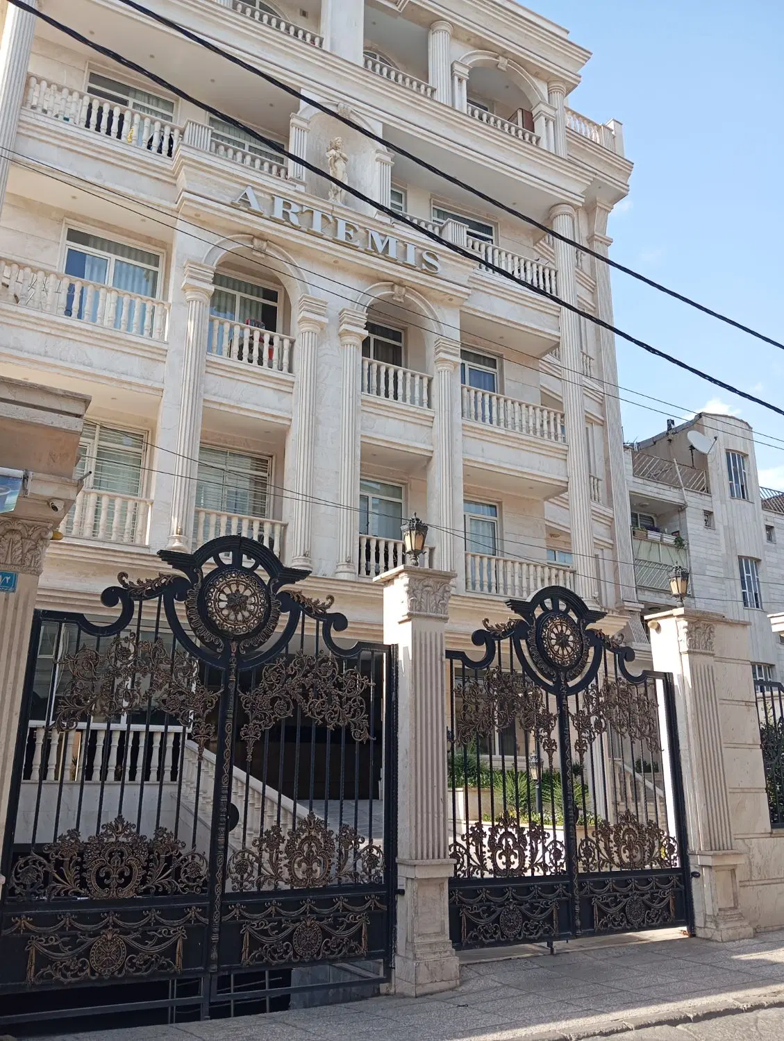 اندیشه ۱۰۰متر شیک وبرند