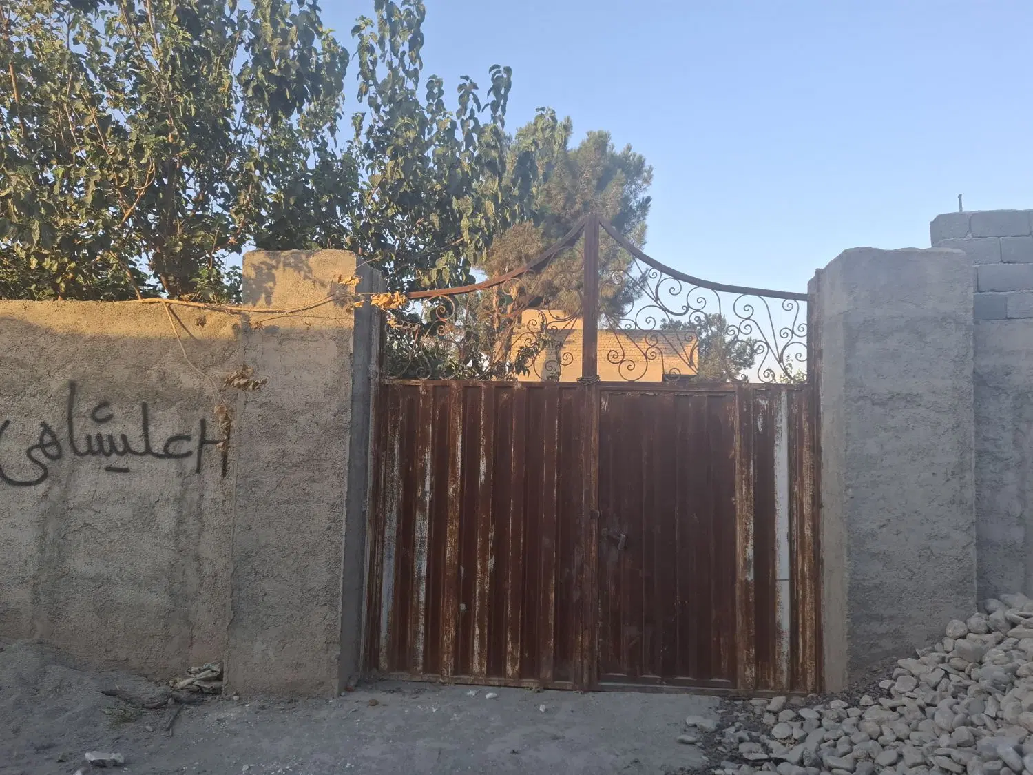 فروش باغچه ۴۶۵ با بنای قدیمی