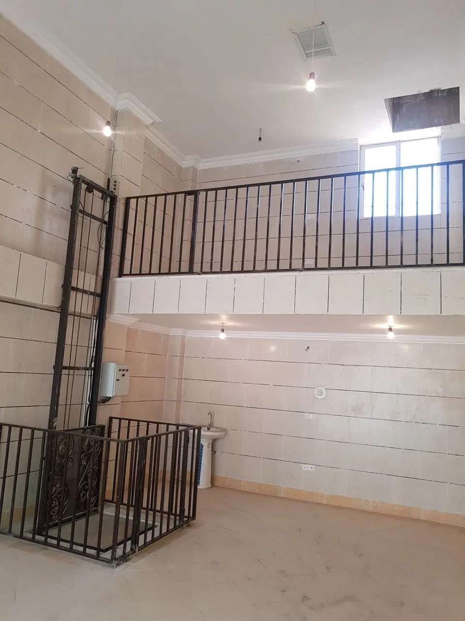 اجاره مغازه روبرو ۱۶۰ تختخوابی خ تمنا
