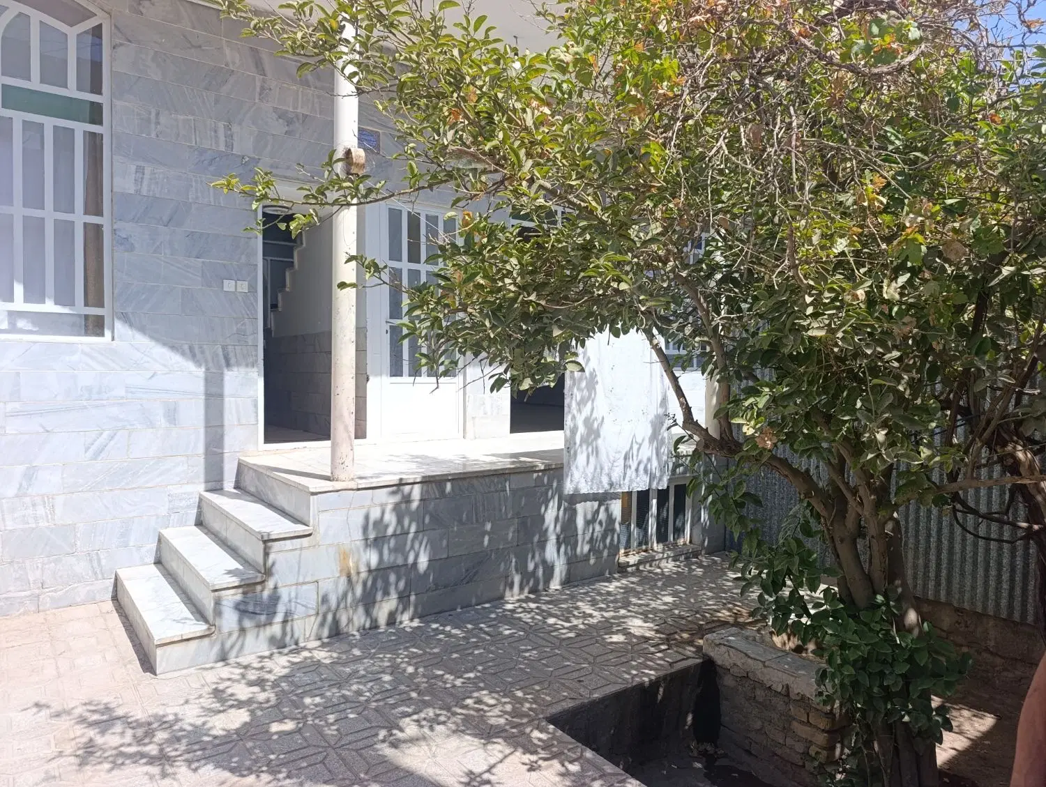همکف۲۵۰متری۳خوابه (دربست) آزادشهر.