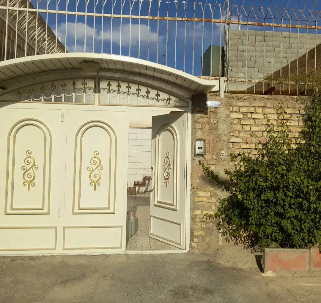 فروش منزل همکف دوخواب۱۳۰مترشمالی نجف آبادخ شهدا