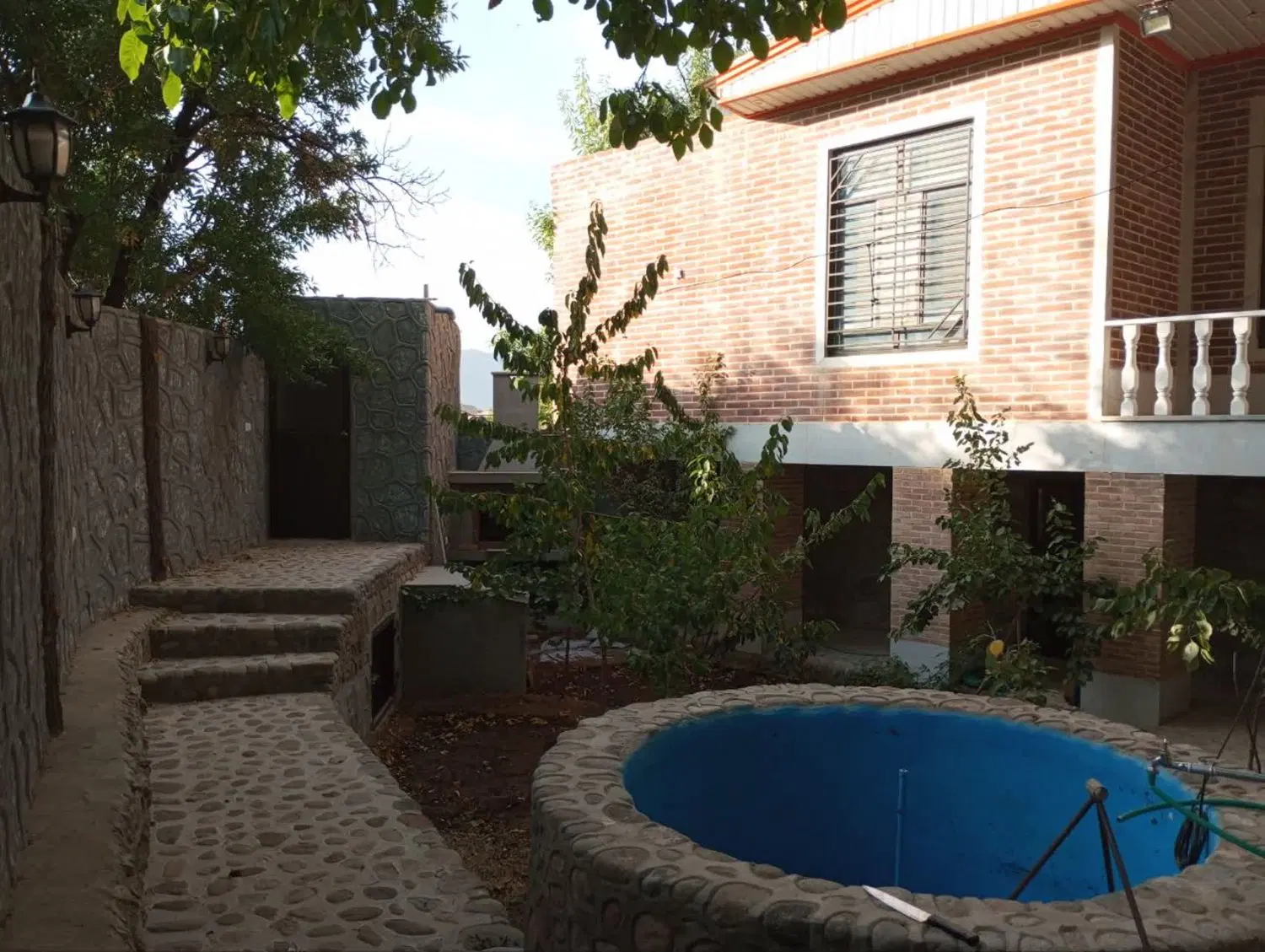 خانه باغ خیلی زیبا