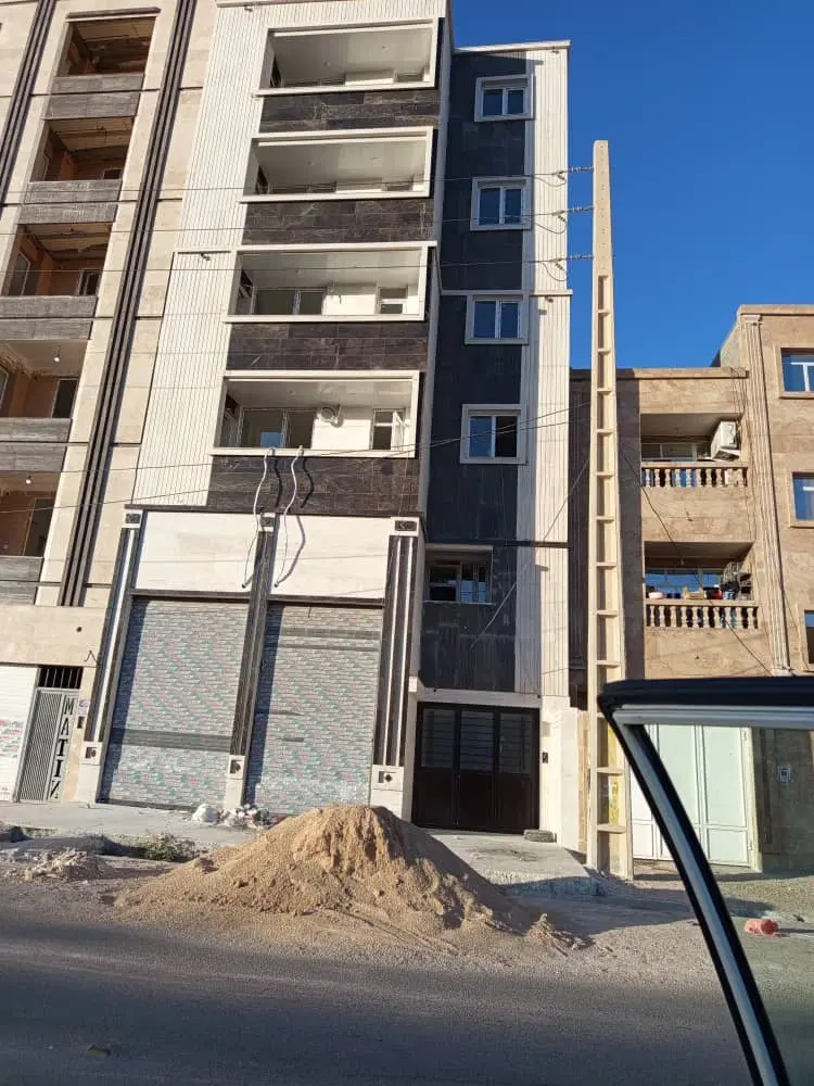 آپارتمان 2 خواب نوساز 6 واحدی طبقه اول لب خیابان