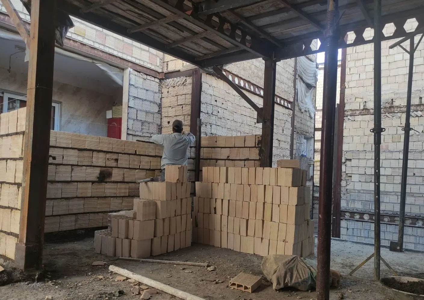 اپارتمان نیمه کاره
