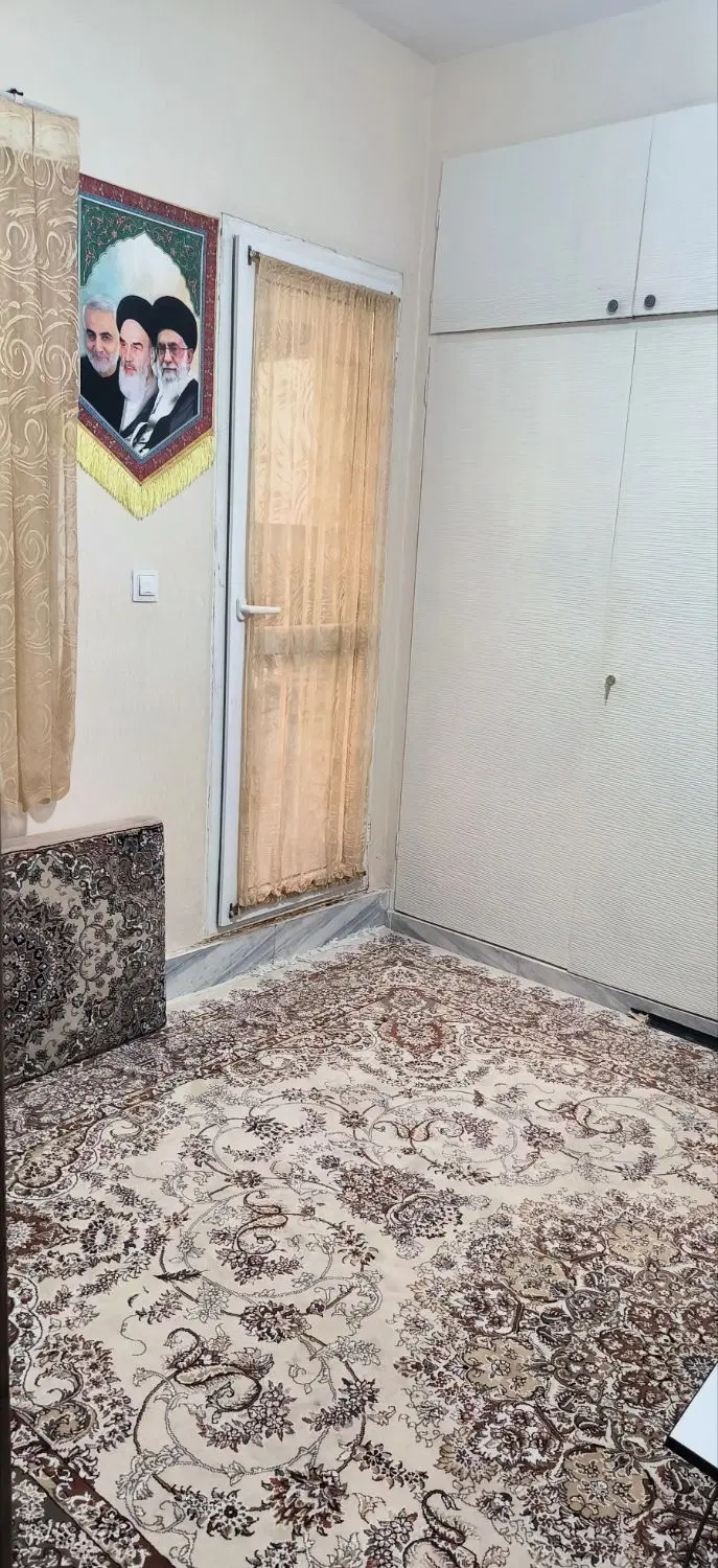 خانه ۸۴ متری شیک با کاغذدیواری