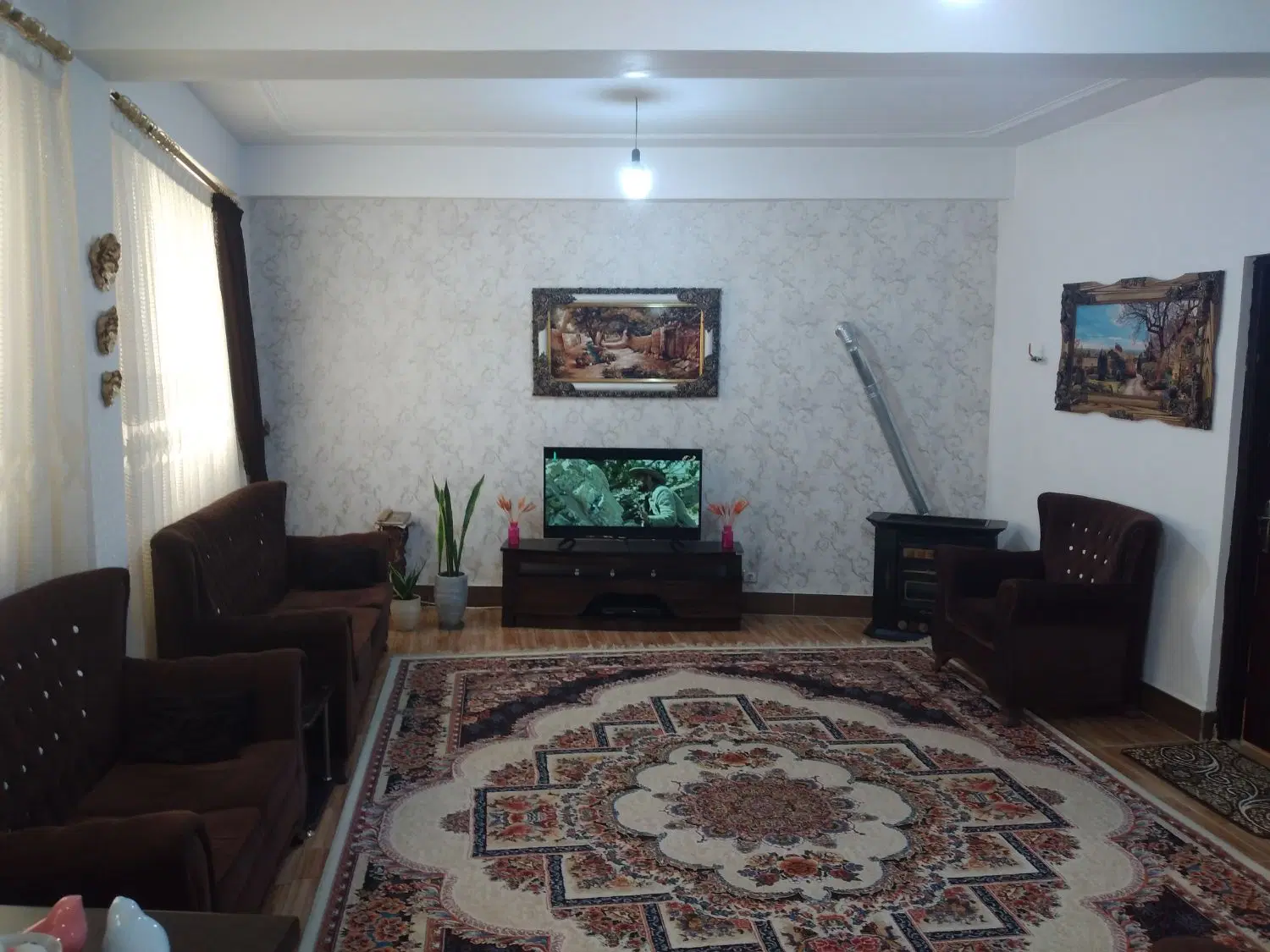 آپارتمان تک واحد تجاری مسکونی و دوباب مغازه