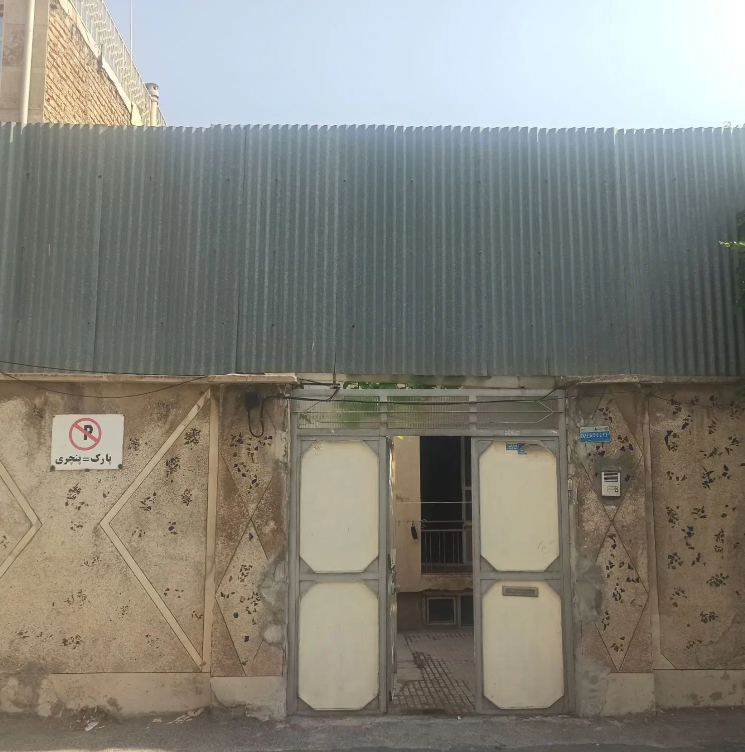 فروش یک واحد کلنگی ۱۱۵ متری با ۲۱ متر عقب نشینی