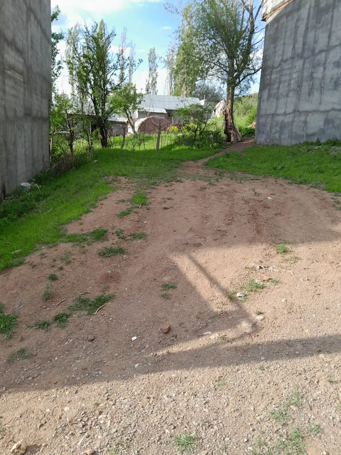 فروش زمین مسکونی دارای مجوز ساخت به مساحت ۱۵۰ متر