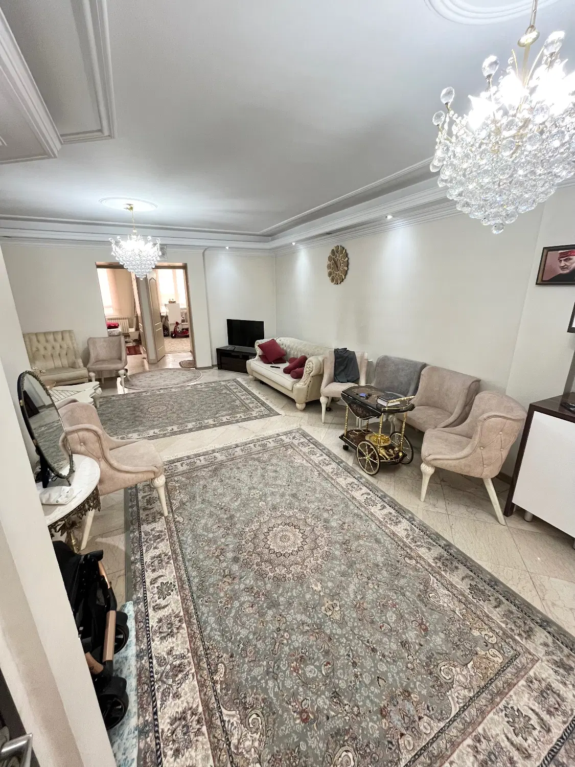 ۸۳ متر،دو خواب،اردیبهشت شمالی