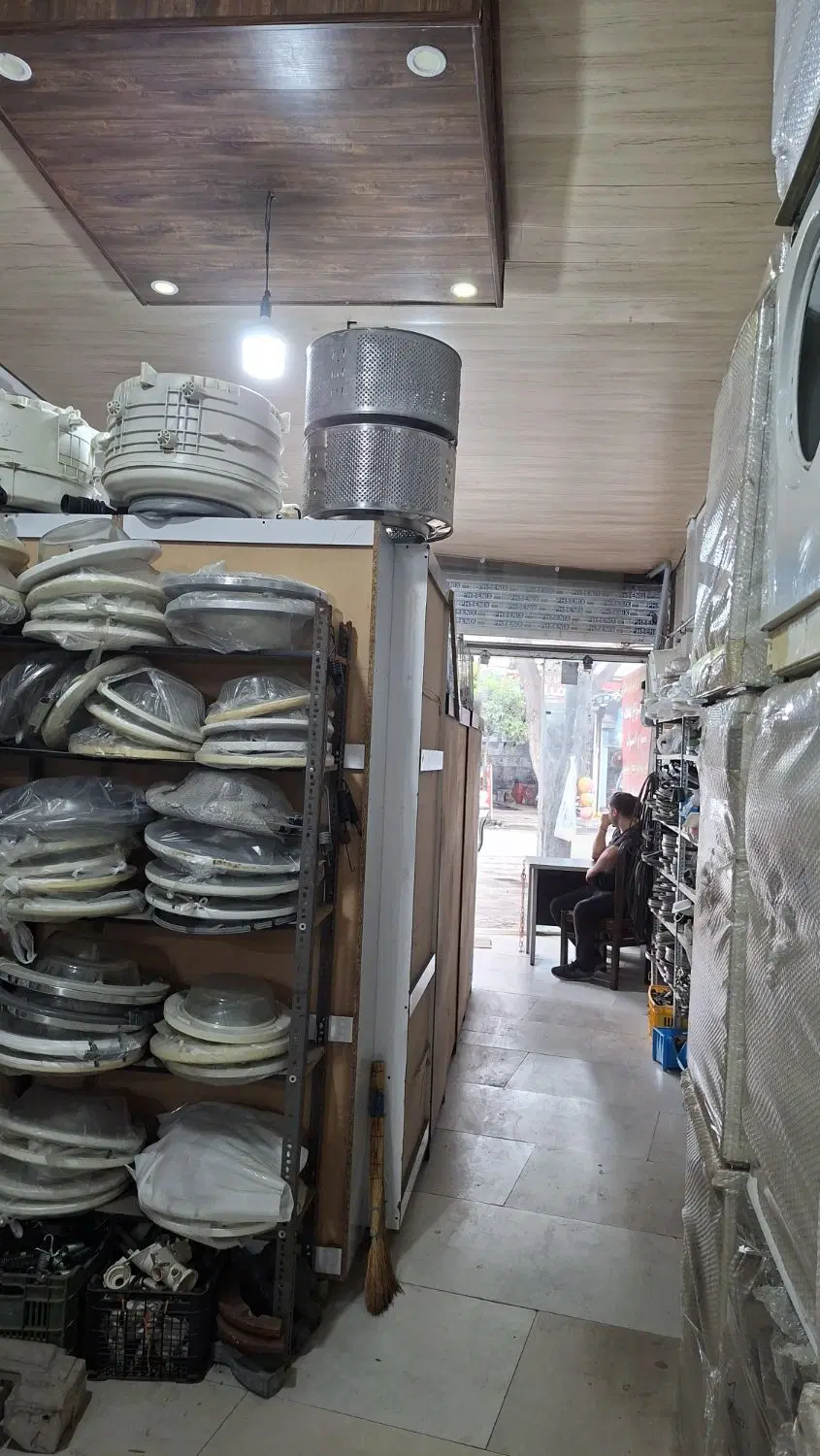 مغازه ۸۲متری چشمه سر