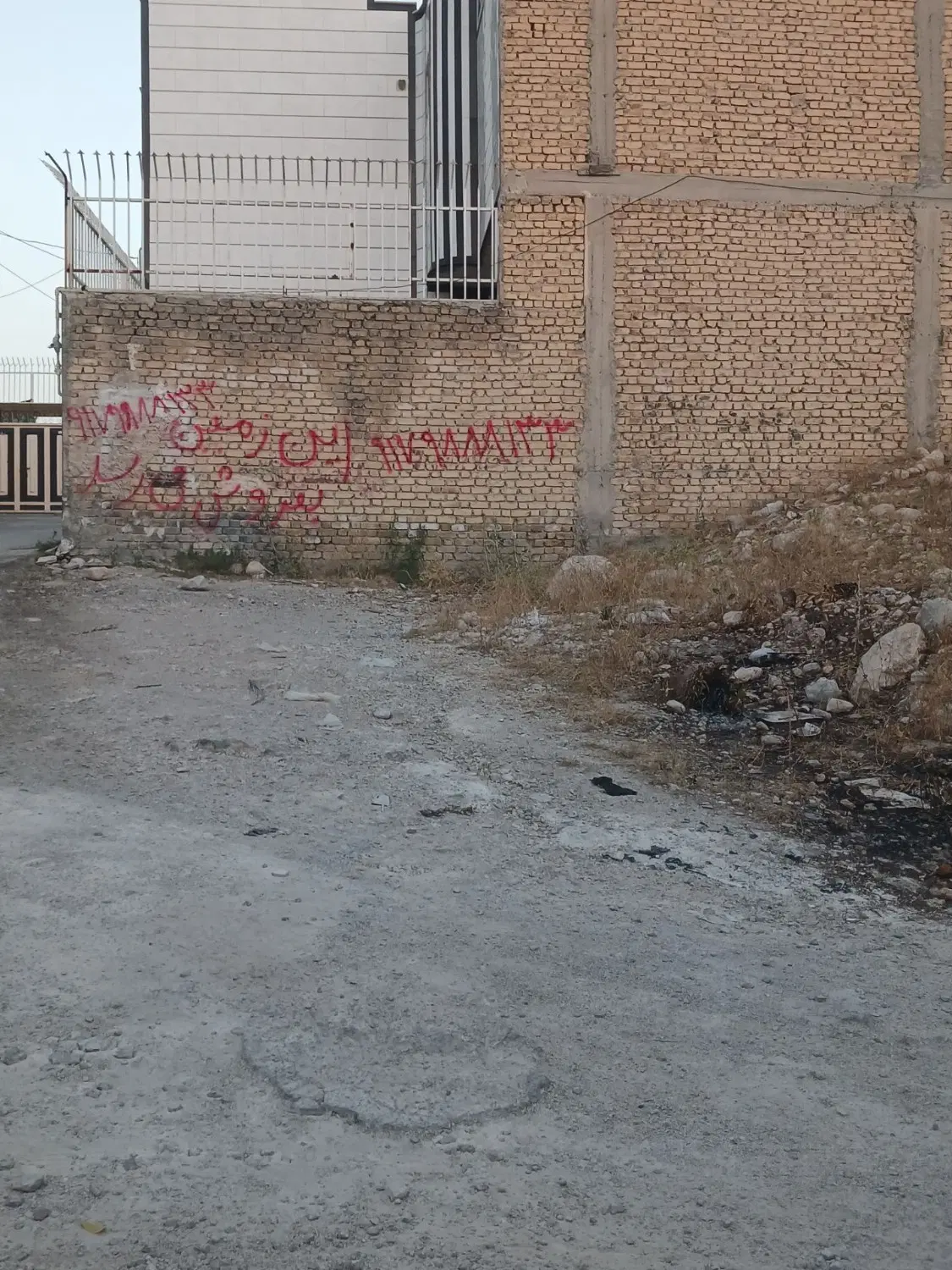 فروش زمین ۳۰۰ متری دو نبش در کازرون شهرک انتظام
