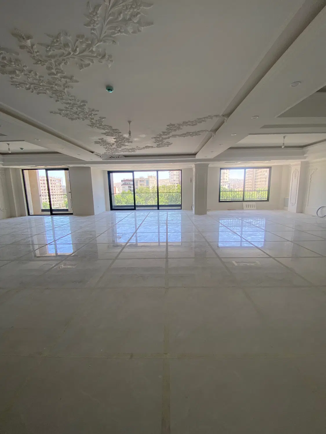 واحد  ۱۴۰ متری فارابی