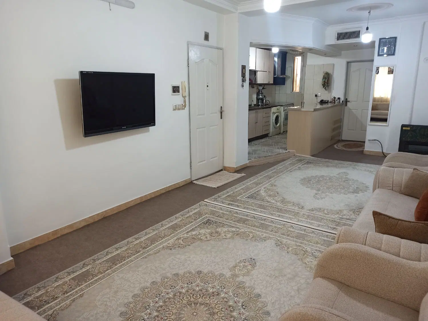 خانه فروشی در ایستگاه ژیان