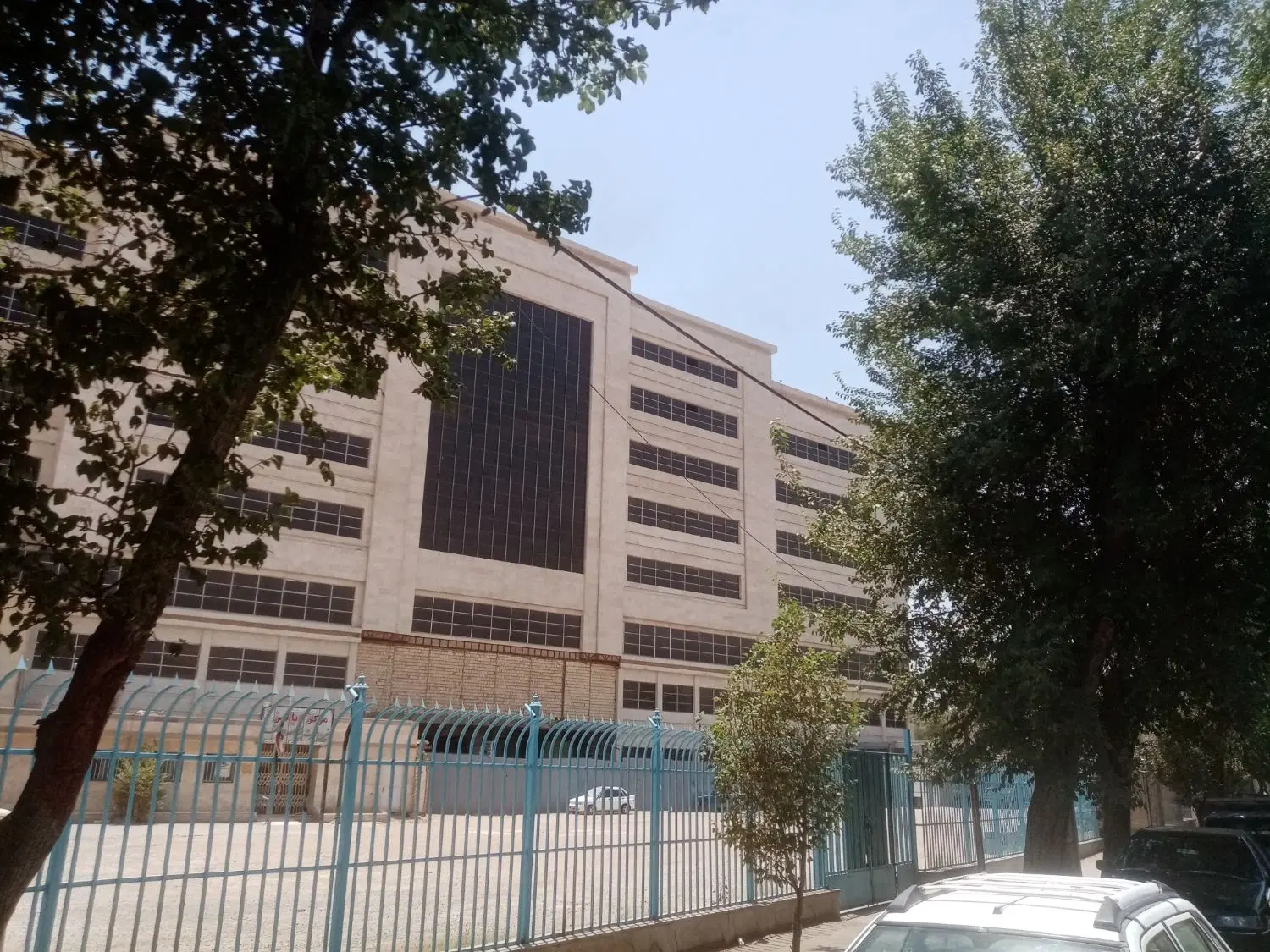 ملک با کاربری چندگانه خصوصا تجاری پزشکی