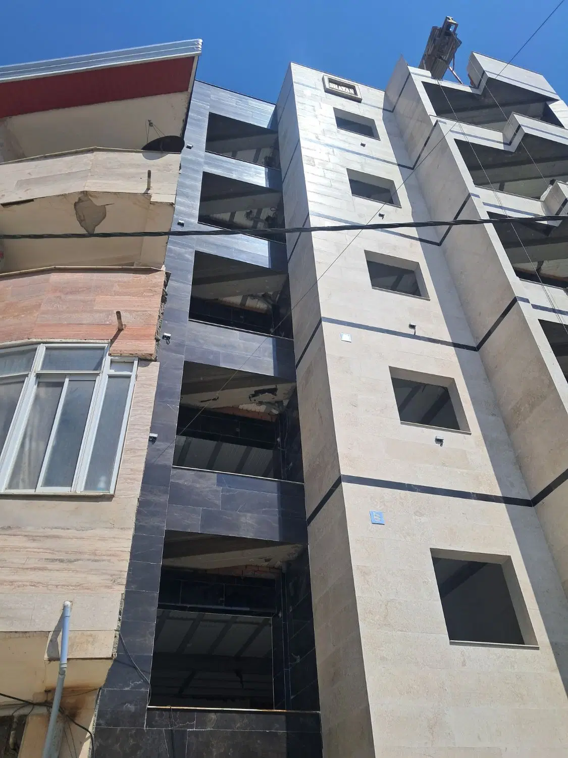 فروش  طیقهچهارم ۱۲۰متری در۱۸متری زاهد