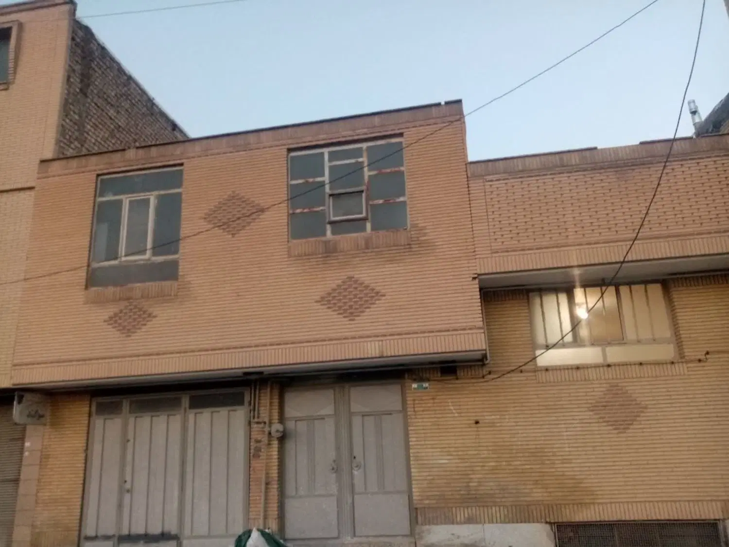 فروش منزل ویلایی  دو واحدی6۲ متری در نجف اباد
