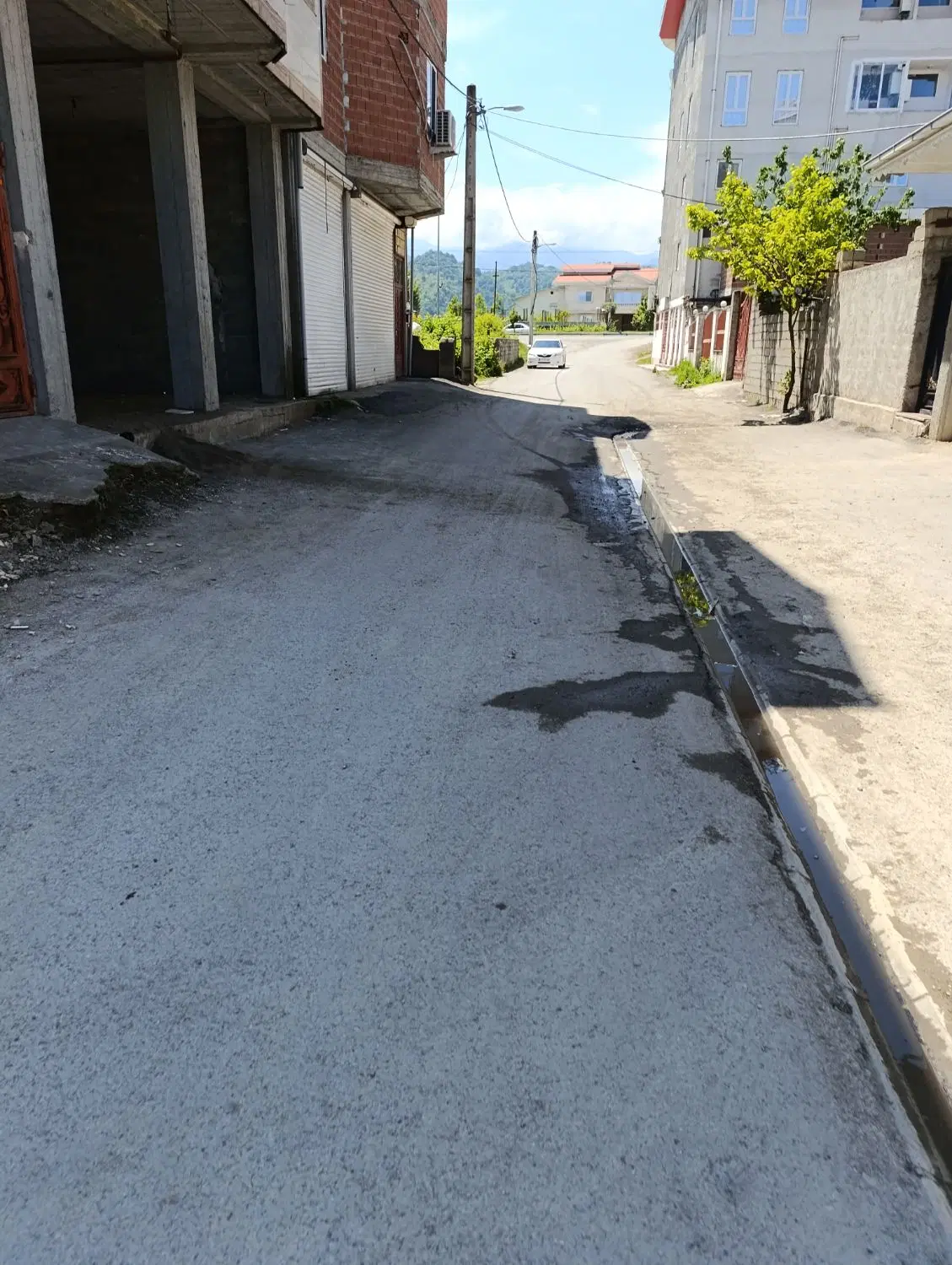زمین مسکونی نزدیک جاده اصلی
