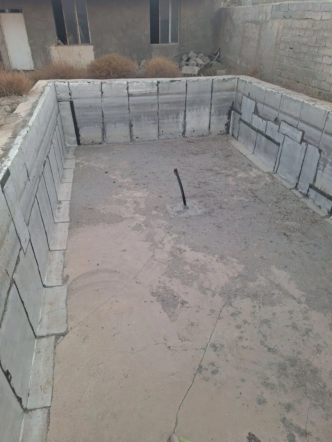 باغ باغچه نیمه کاره