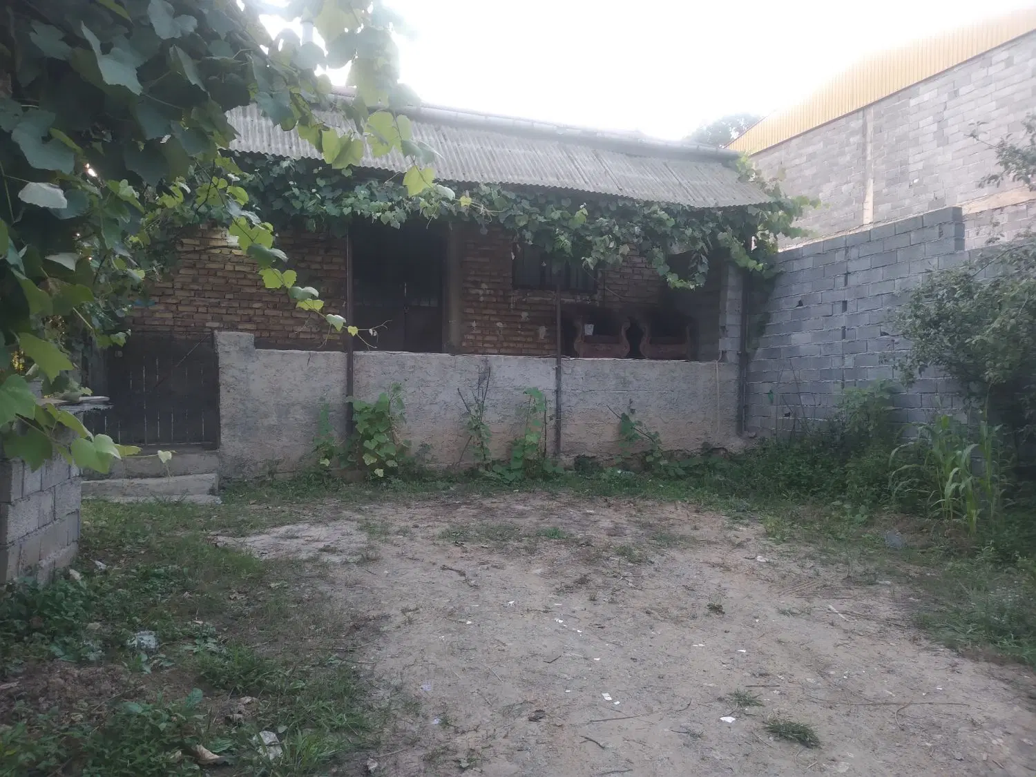 ۱۸۵ متر زمین ۶۵ متر بنا