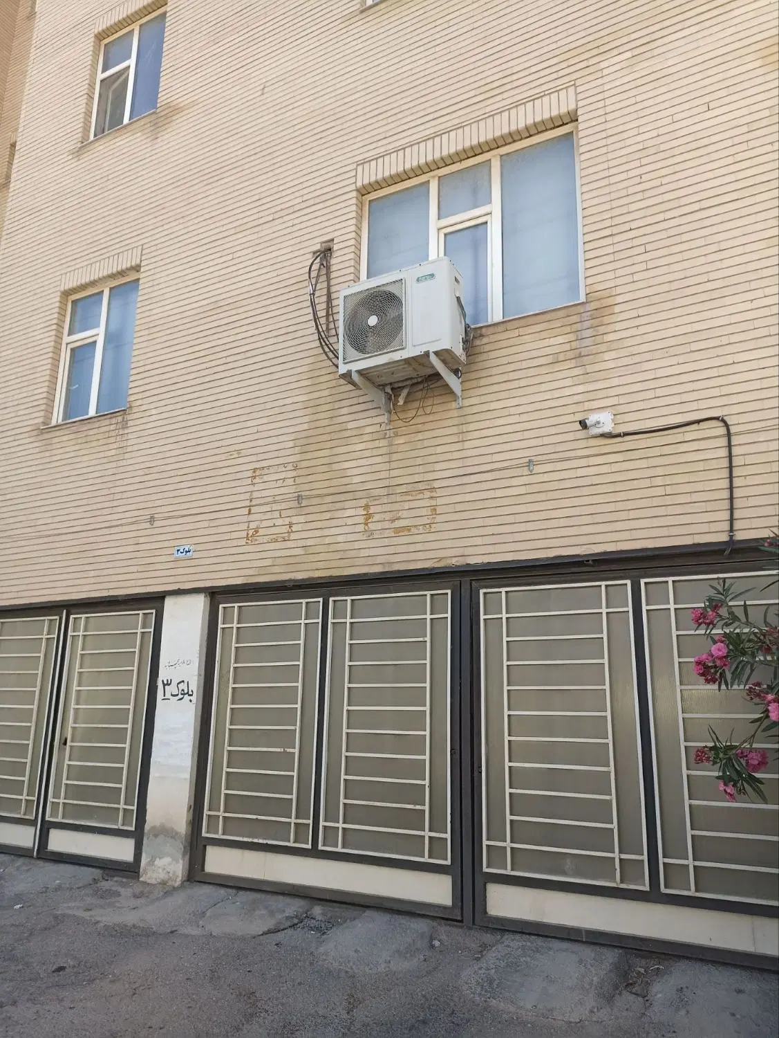 فروش واحد ۱۰۳متری +۳۲ متر پارکینگ