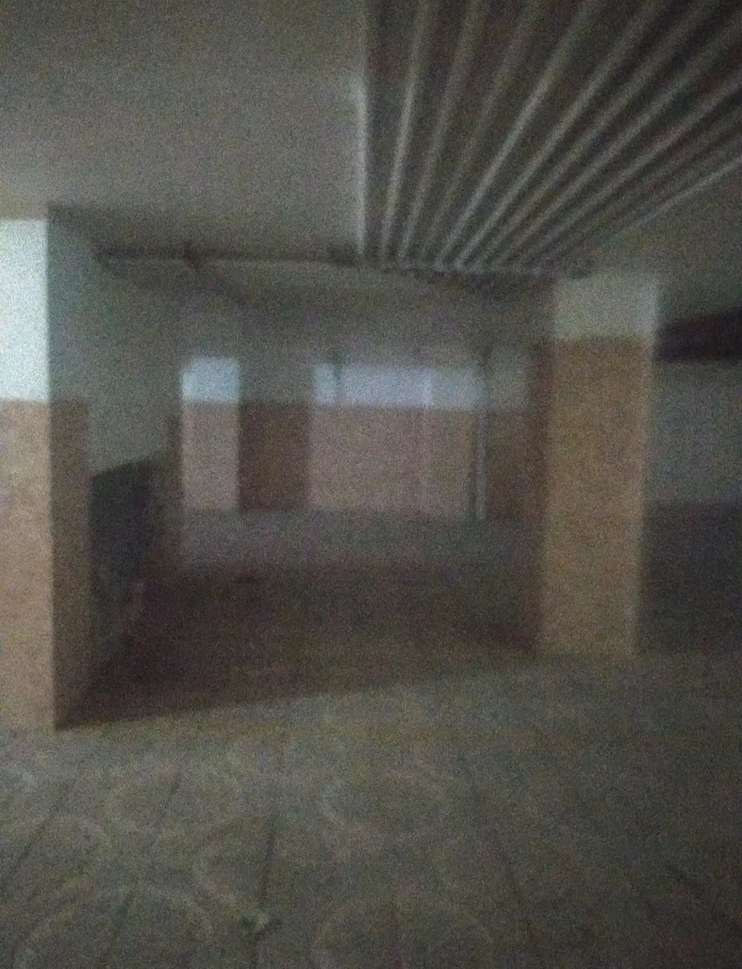 پارکینگ مسقف درب جکی ریموت دار با دوربین‌مداربسته