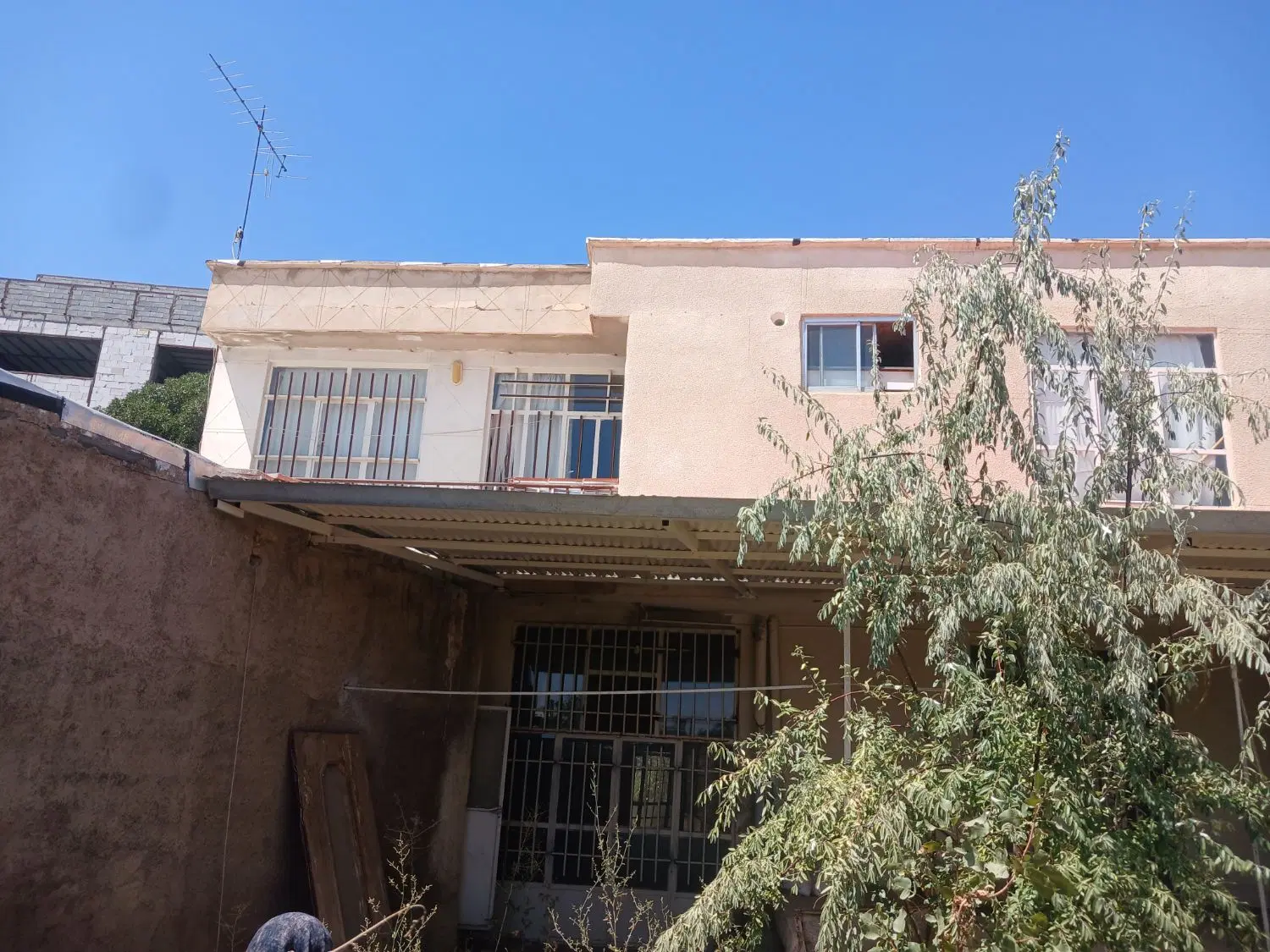 فروش منزل مسکونی دوطبقه مجزا بهر خیابان شریعتی