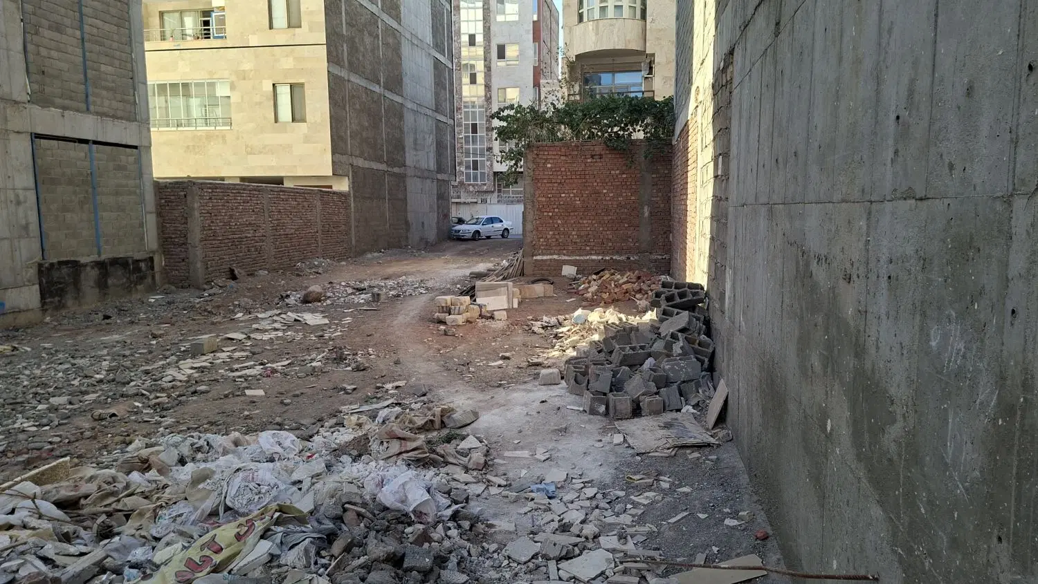 280 متر زمین مسکونی با پروانه ساخت در اختیارآباد