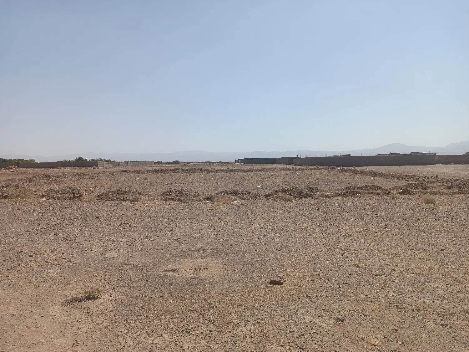 زمین فروشی
