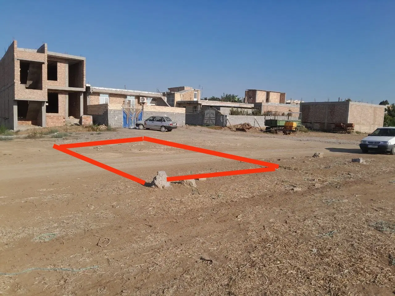 زمین لطفی بغل نبش