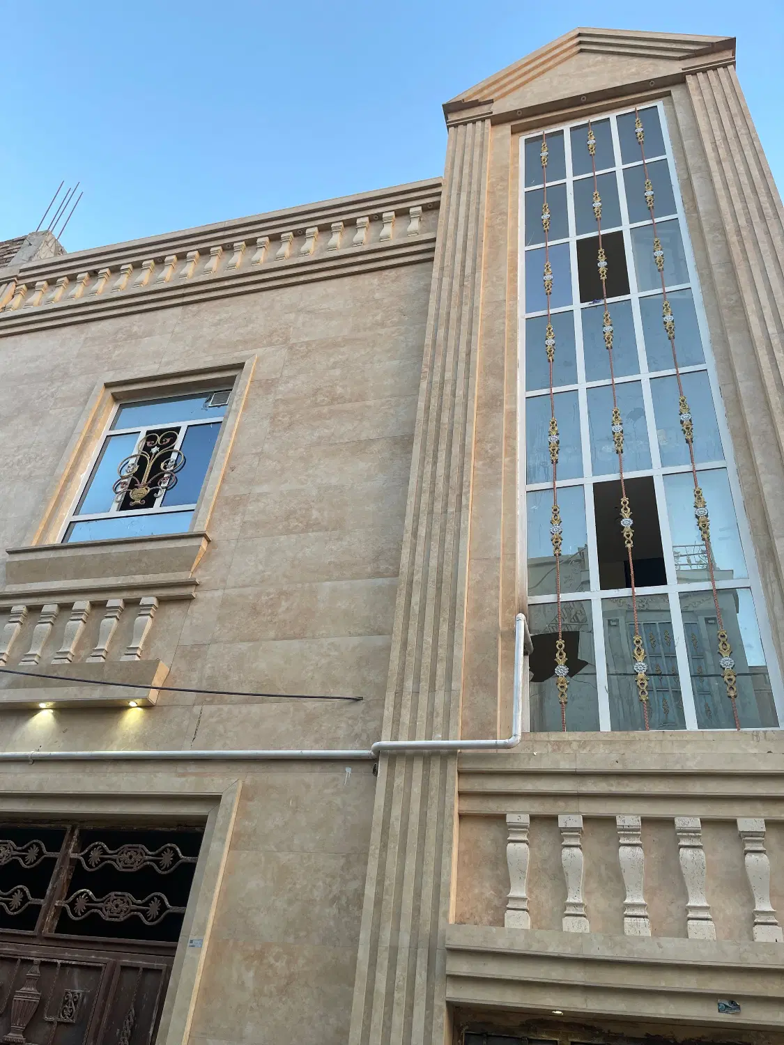ملک مسکونی دو طبقه