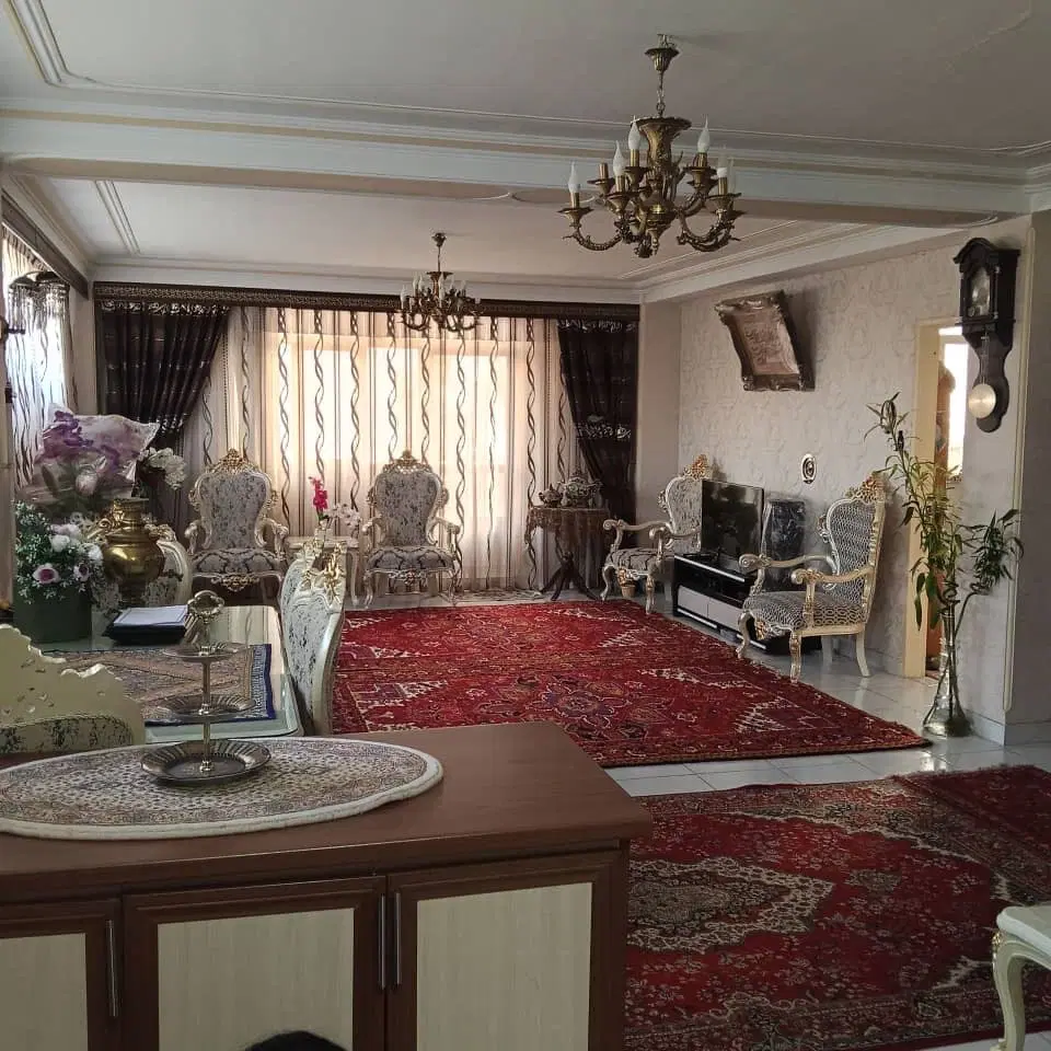 واحد در کوچه باغ