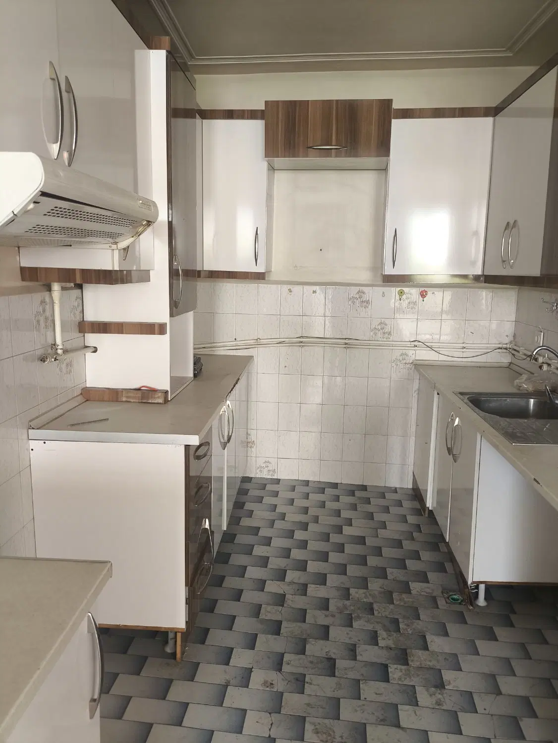 حیاط100متر ماشین رو در آخونی شریفی