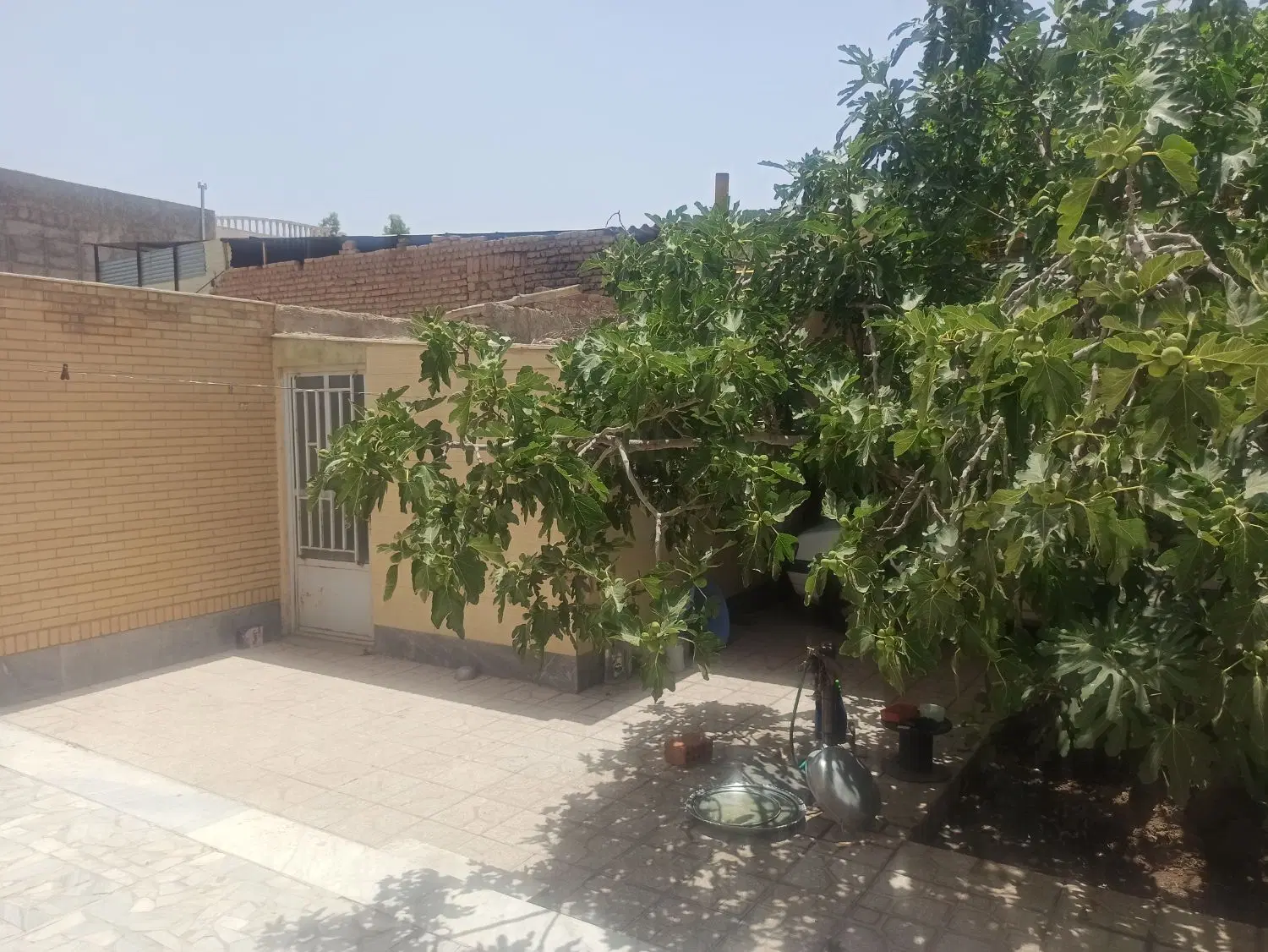 آپارتمان همکف خیابان عروج