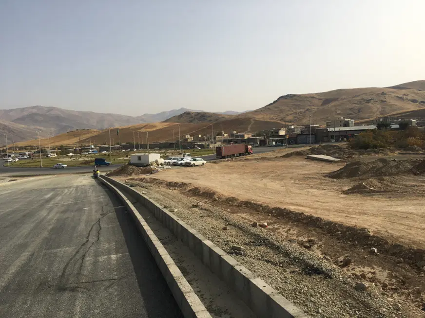 زمین بر بلوار میدان امام رضا