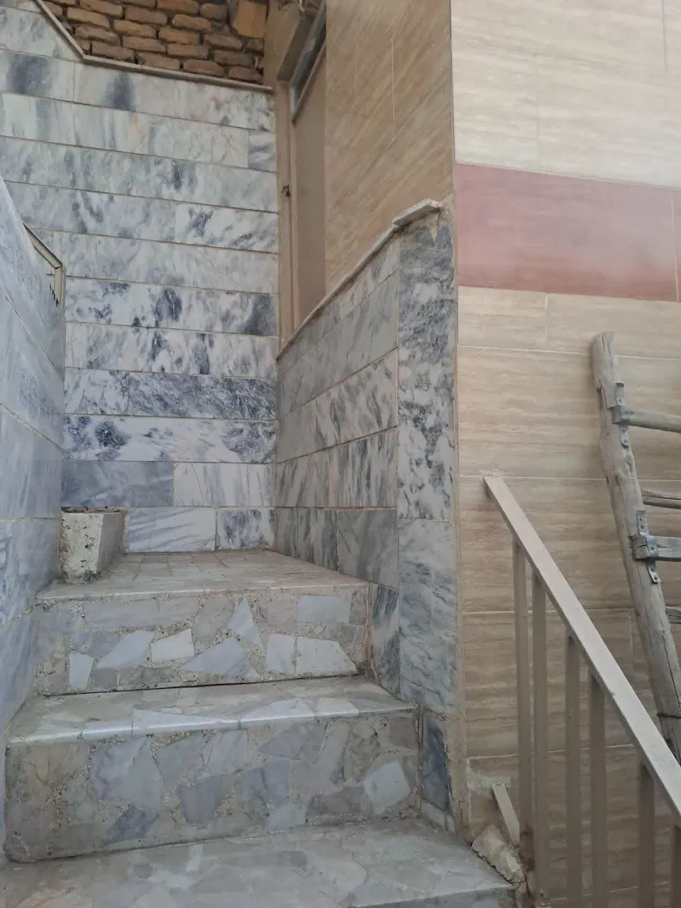 رهن اجاره یک طبقه از خانه مسکونی ویلایی