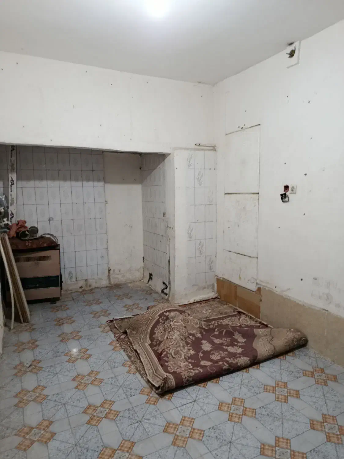 مغازه ۱۲متری حاشیه خیابان ۱۰متری طبرسی شمالی ۴۱