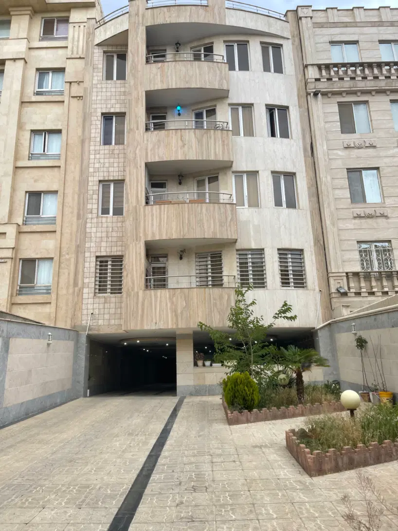 ۵۵ متر مفید رو به نما