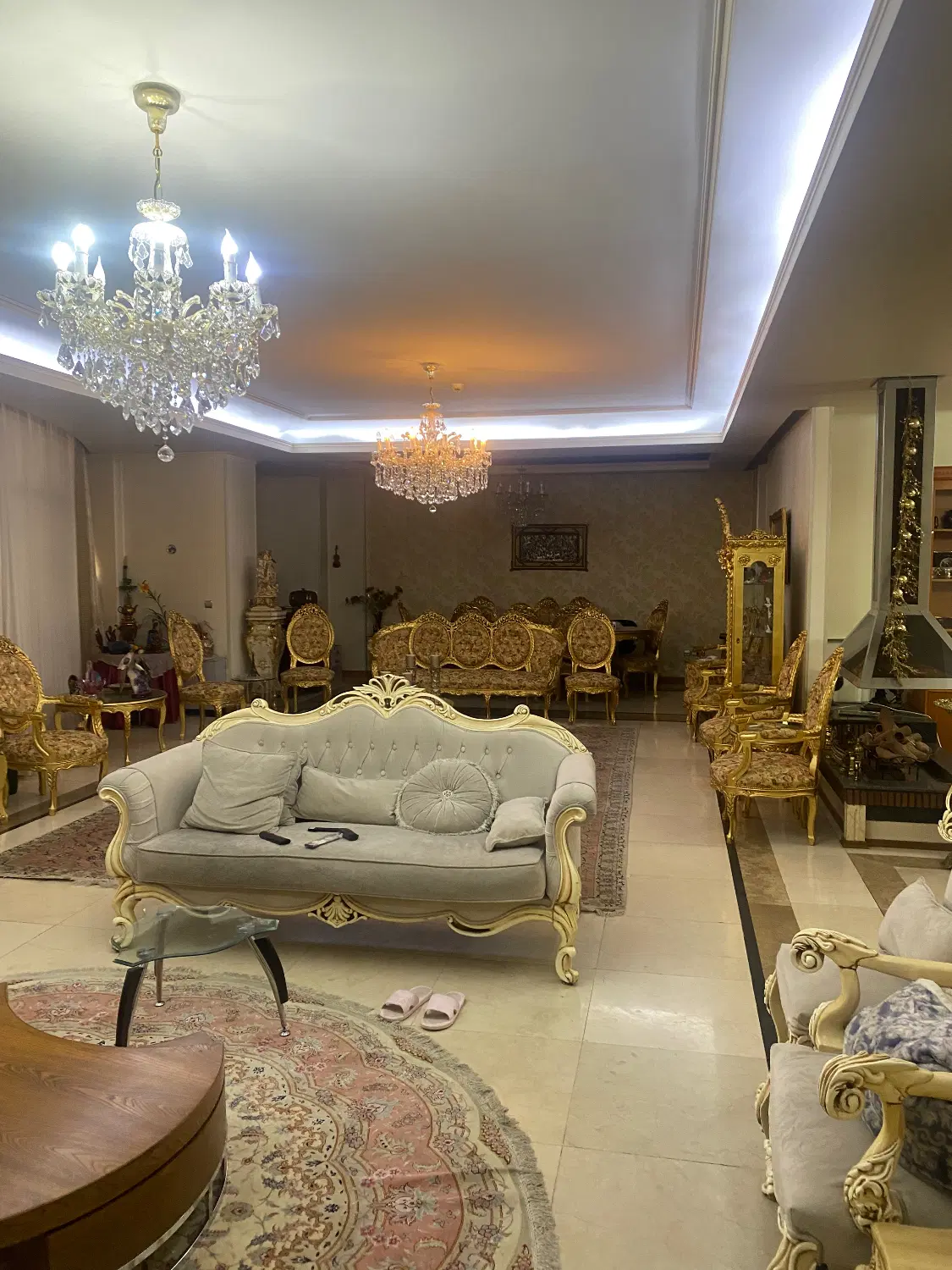 ۳۳۵ متر آپارتمان با لوکیشن عالی زعفرانیه