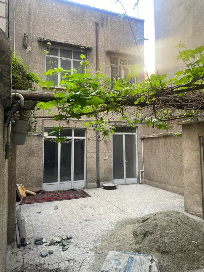 خانه 140 متری _ 2 طبقه و نیم _ حیاط دار _ دربست