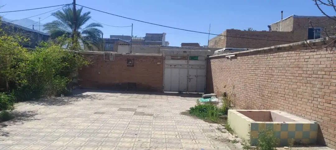 زمین دربه حیاط قطعه ۳۳۱