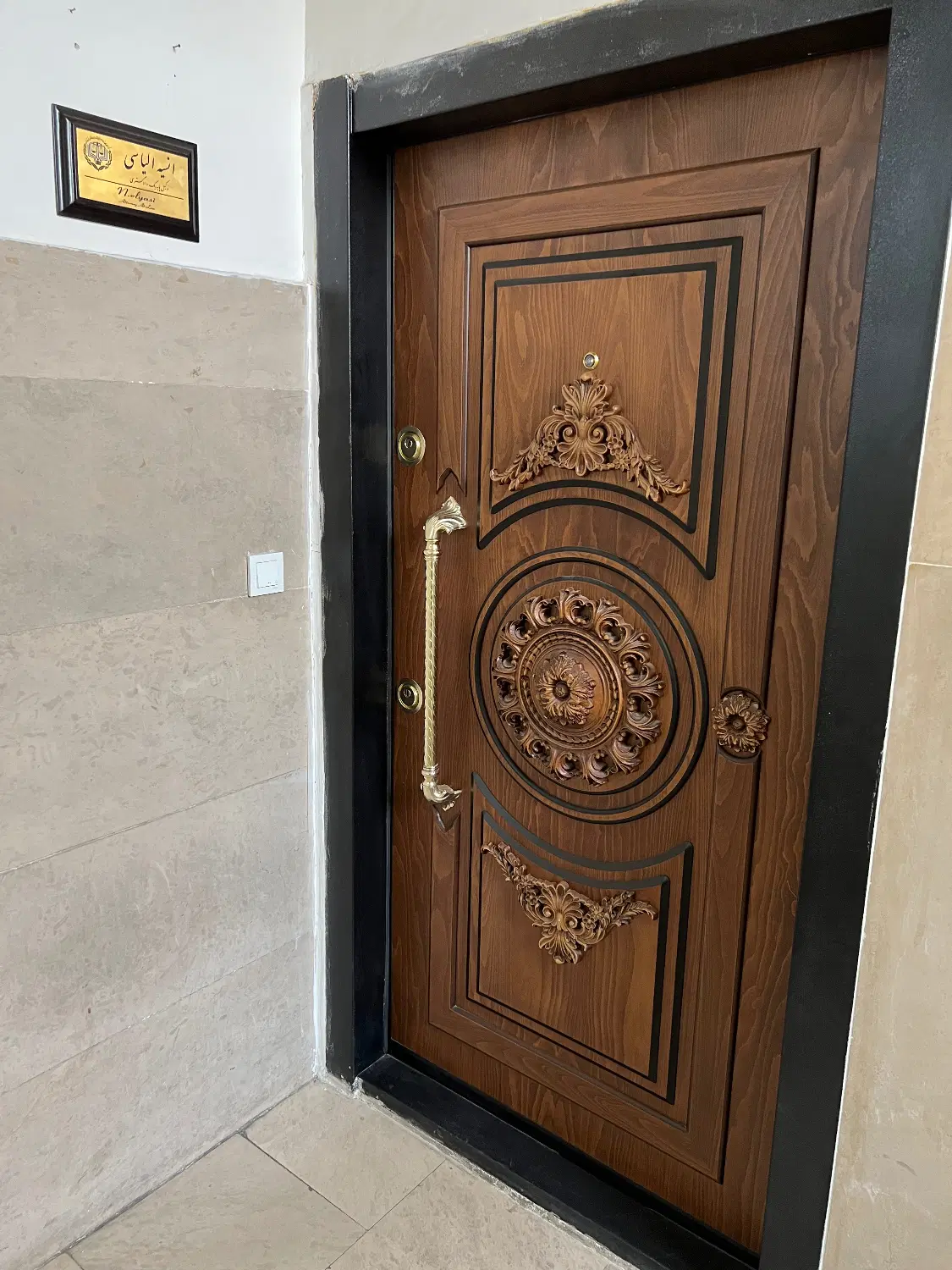 اجاره اتاق از دفترکار بر اصلی ستارخان، دونبش