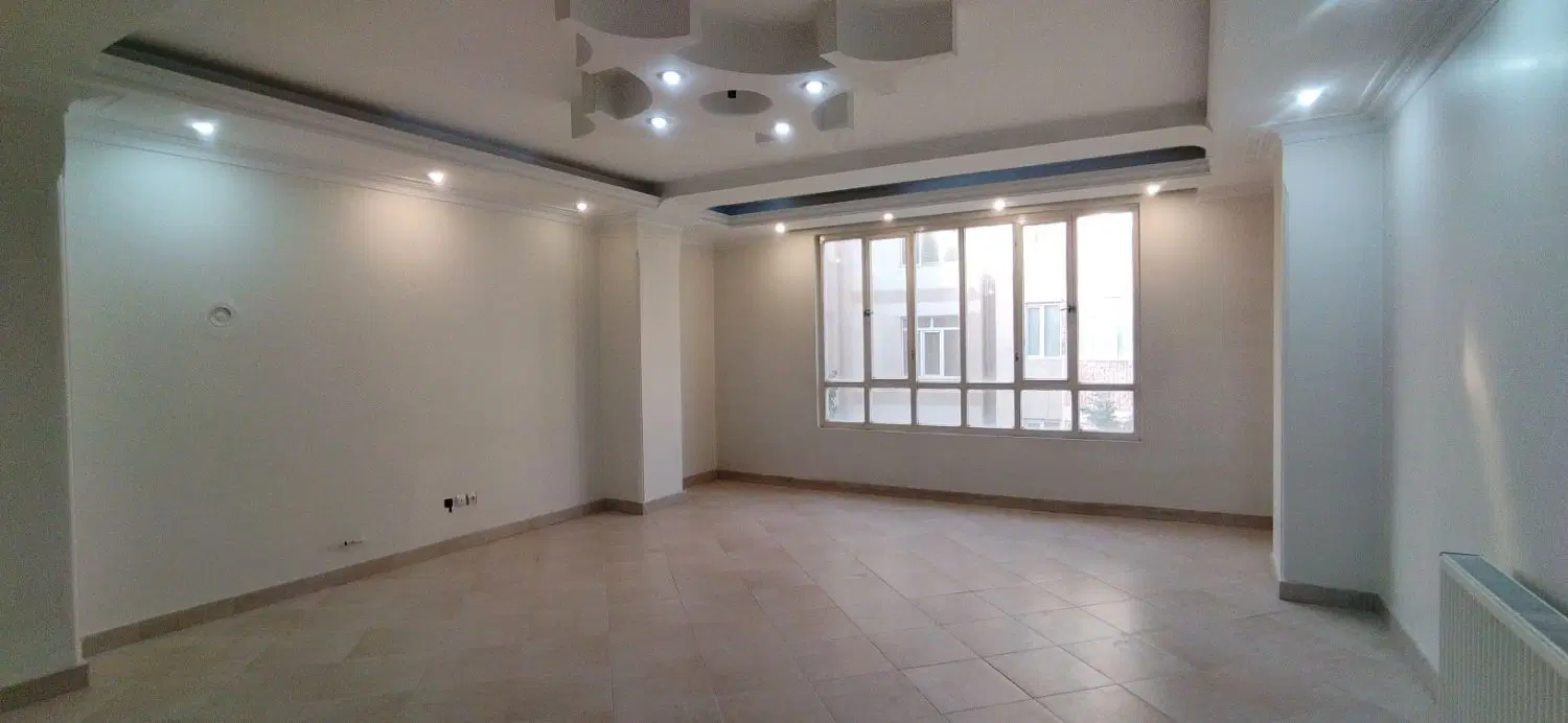۱۰۲ متری سالن پرده خور