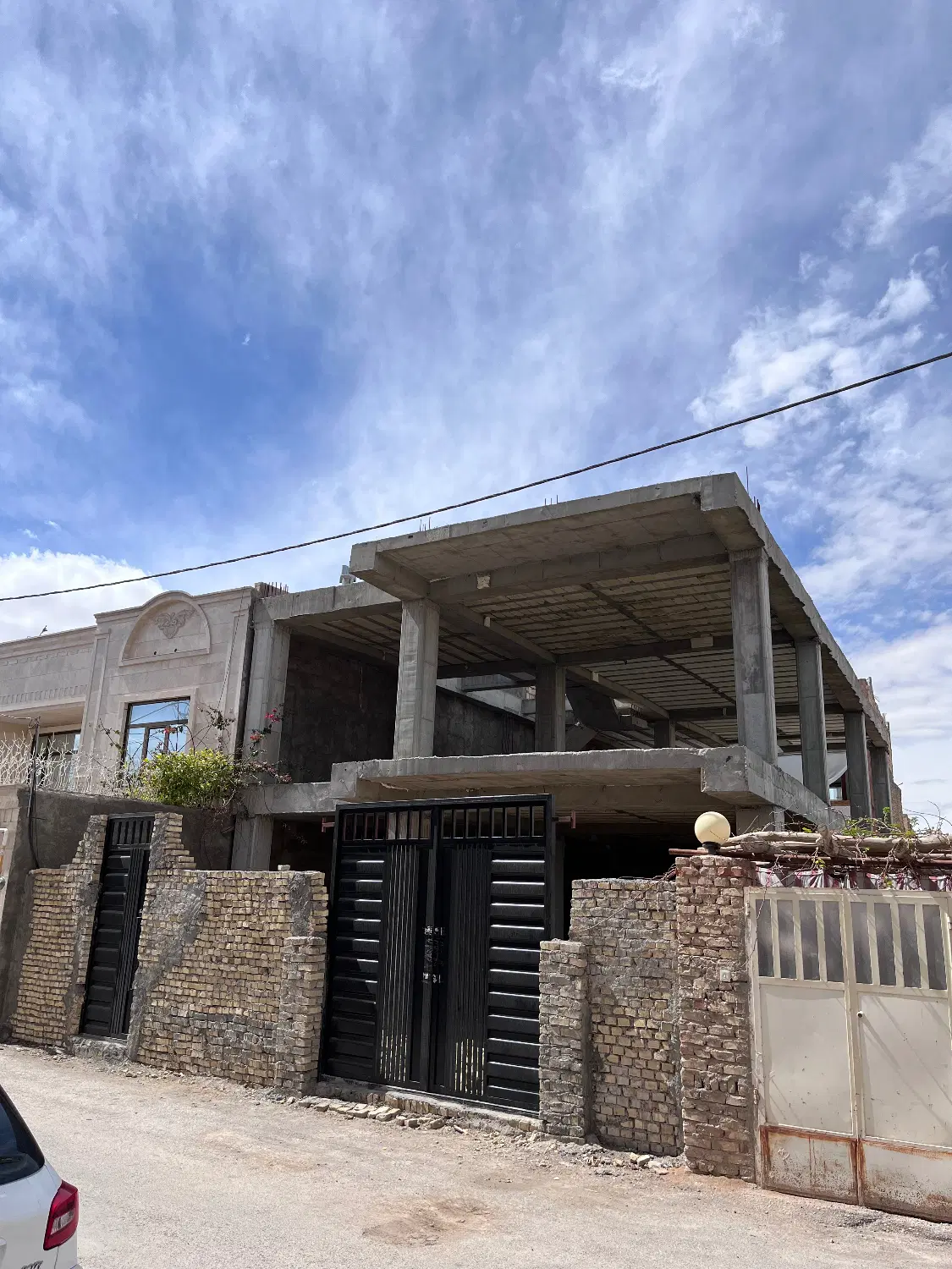 ملک نیمه ساز کوچه زیتون
