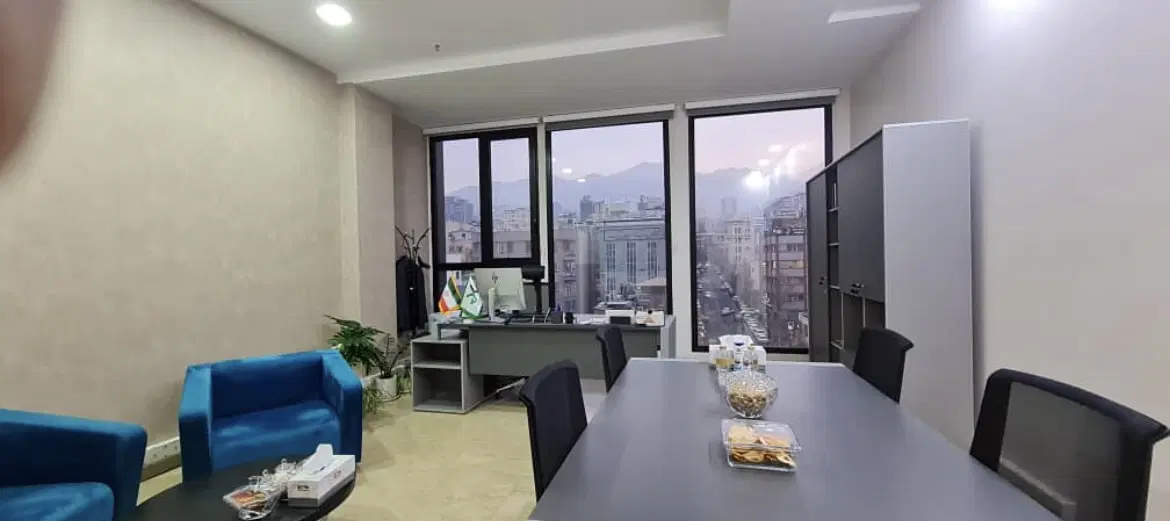 ۳۰۰متر*۴پارکینگ*سنداداری*بر اصلی*قابل تبدیل