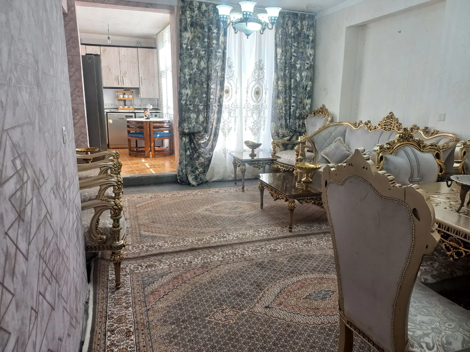 حیاط ۳ طبقه
